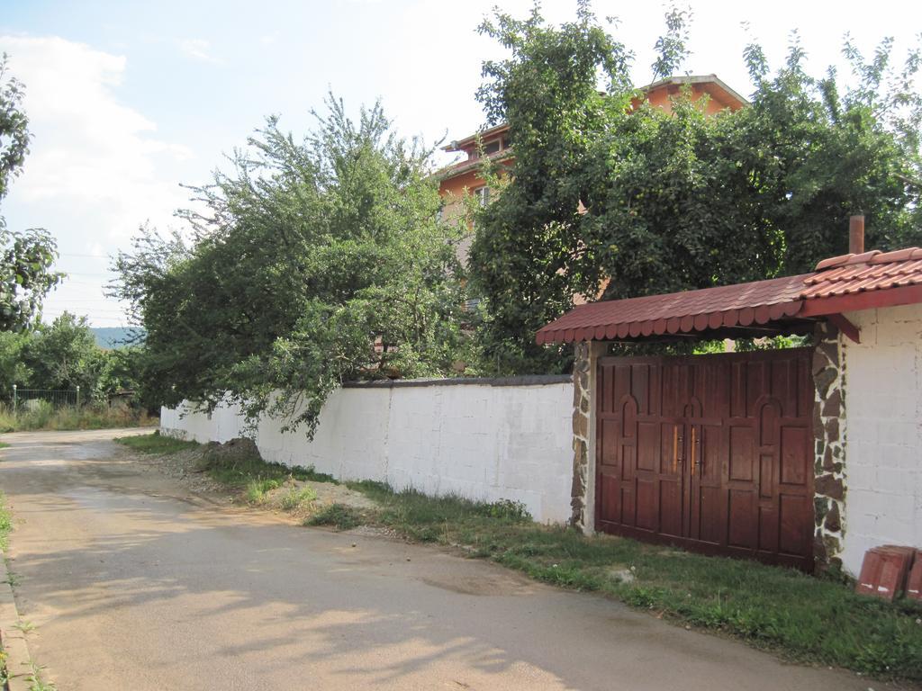 Hadjibulevata Guest House Kovachevtsi Экстерьер фото